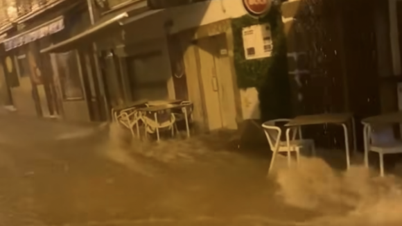 Mau tempo provoca inunda&ccedil;&otilde;es e quedas de &aacute;gua em Santa Maria da Feira