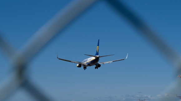 Licen&ccedil;as de &lsquo;handling&rsquo; nos aeroportos de Lisboa, Porto e Faro prolongadas at&eacute; maio