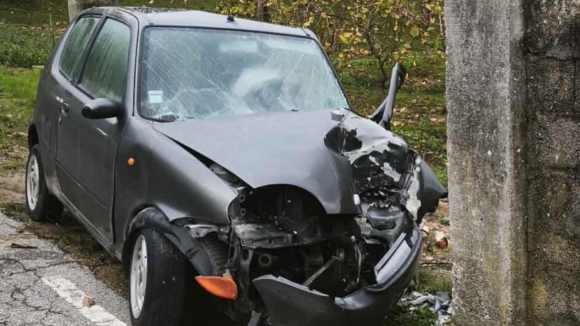 Idosa despista-se contra pilar de cimento e morre em Resende