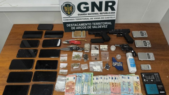 GNR deteve no Minho quatro homens por tr&aacute;fico de droga e armas proibidas