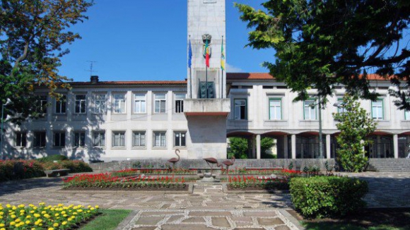 Vila Nova de Famalic&atilde;o mant&eacute;m inalter&aacute;veis impostos municipais em 2026