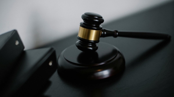 Adiado in&iacute;cio de julgamento de grupo acusado de furto e vicia&ccedil;&atilde;o de carros na Feira