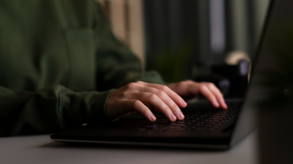 PJ investiga alegada utiliza&ccedil;&atilde;o e viola&ccedil;&atilde;o de 'software' protegido em Barcelos