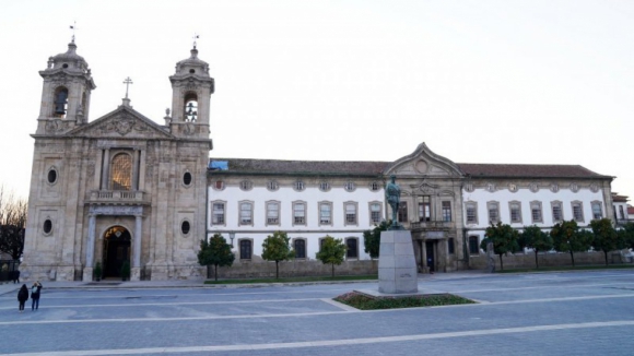 Vereadora dissidente e voto de qualidade aprovam obra de 2,6 milh&otilde;es em Braga