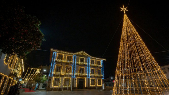 Azem&eacute;is com mais de 554 mil euros para ilumina&ccedil;&atilde;o e Parque Natal de entrada livre