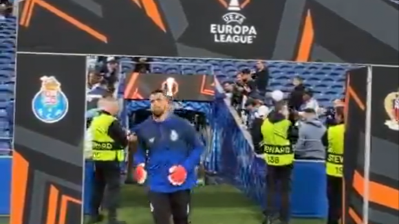 FC Porto: Guarda-redes portistas j&aacute; aquecem no relvado do Est&aacute;dio do Drag&atilde;o