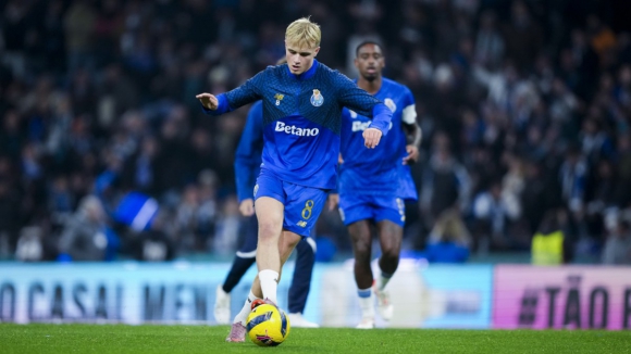 FC Porto: Jogadores sobem ao relvado do Drag&atilde;o para exerc&iacute;cios de aquecimento