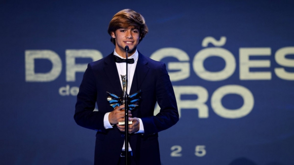 Drag&otilde;es de Ouro:&nbsp;Rodrigo Mora distinguido com o pr&eacute;mio Futebolista