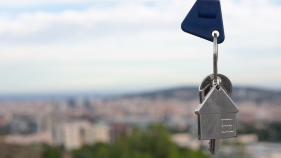 Euribor cai a três e seis meses e sobe para máximo desde abril a 12 meses