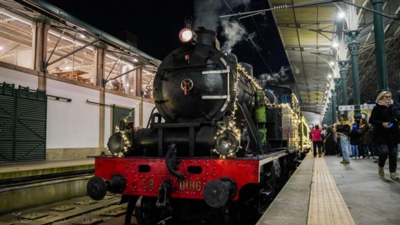 Comboio hist&oacute;rico de Natal a vapor regressa com viagens entre Porto e Ermesinde