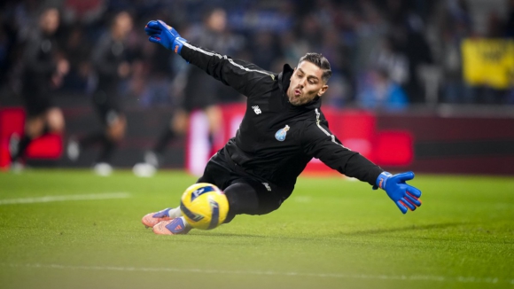 FC Porto: Guarda-redes portistas já aquecem no relvado do Estádio do Dragão