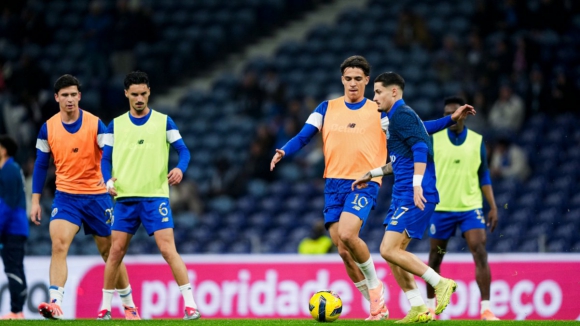 FC Porto: Atletas portistas já fazem o aquecimento para o jogo com o Vitória