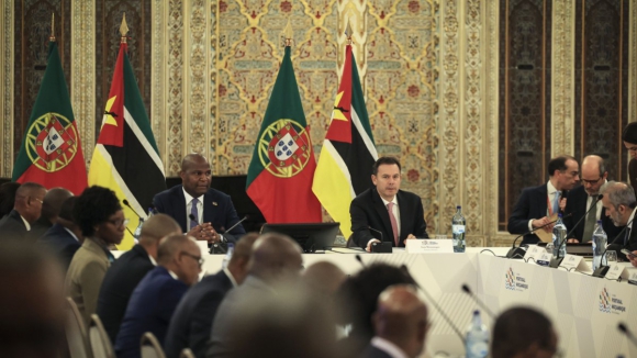 Portugal e Mo&ccedil;ambique assinam 22 instrumentos de coopera&ccedil;&atilde;o na cimeira do Porto