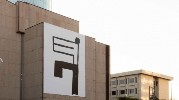 Mostra de ilustra&ccedil;&atilde;o UIVO sobre mundo sem guerra estreia sexta-feira na Maia