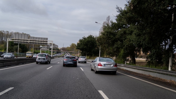 Grupo de trabalho estuda portagens ou proibi&ccedil;&atilde;o de pesados na VCI no Porto