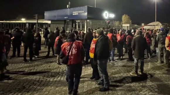 Piquete de greve dos STCP no Porto decorre com momentos de tens&atilde;o