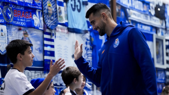 FC Porto: As imagens da chegada da equipa 'Azul e Branca' ao Est&aacute;dio do Drag&atilde;o