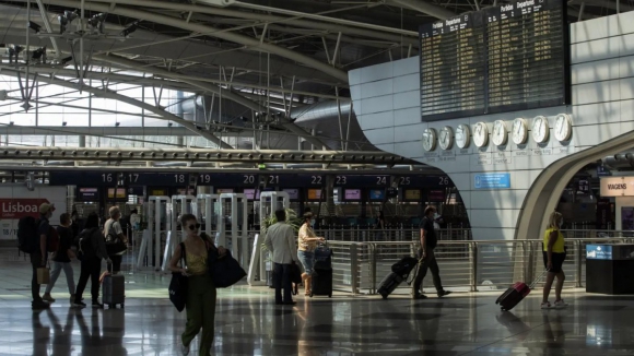 ANAC aprova subida de taxas nos aeroportos de 0,65% em Lisboa e 2,40% em Porto e Faro