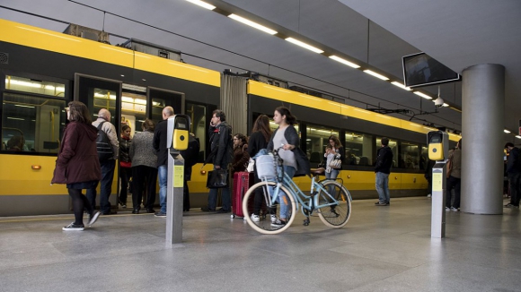Metro do Porto com hor&aacute;rios diferentes na v&eacute;spera e no dia de Natal