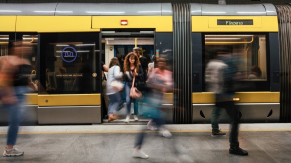 Servi&ccedil;o refor&ccedil;ado no Metro do Porto na noite de Passagem de Ano