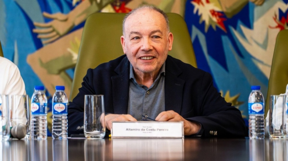 Faculdade de Medicina do Porto lamenta n&atilde;o ser ouvida no tribunal sobre caso dos 30 estudantes