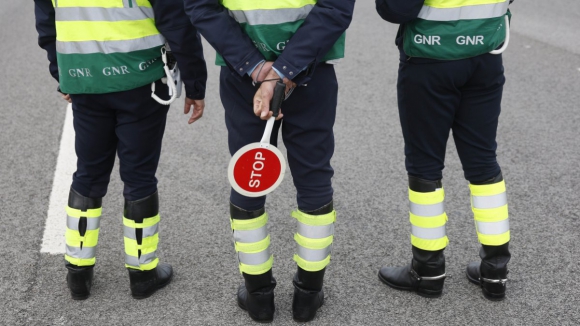 Nove mortos e 215 detidos por excesso de &aacute;lcool nas opera&ccedil;&otilde;es de ano novo da PSP e GNR