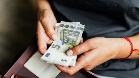 Rendas, portagens e bilhetes de transportes. Saiba os aumentos que vai sentir em 2026