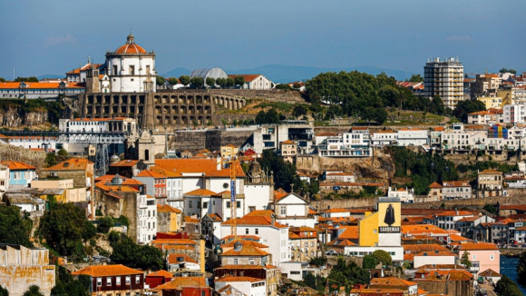 C&acirc;mara de Gaia vota aumento da taxa tur&iacute;stica para tr&ecirc;s euros