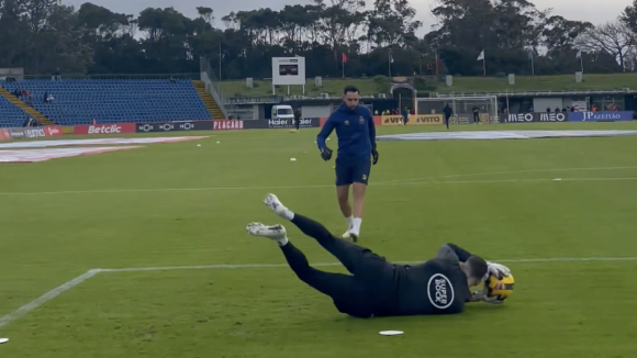 FC Porto: Guarda-redes portistas j&aacute; aquecem no relvado do Est&aacute;dio de S&atilde;o Miguel