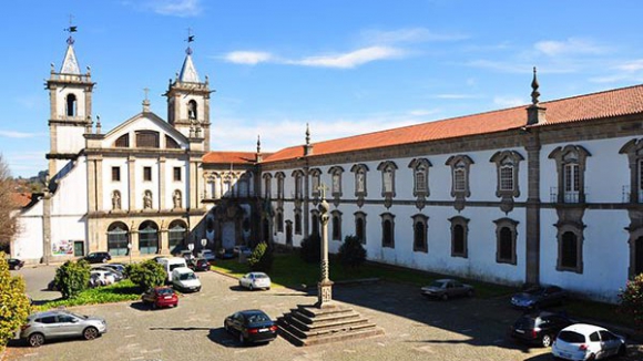 Diretora de Escola Agr&iacute;cola em Santo Tirso afasta cen&aacute;rio de encerramento