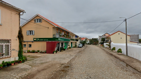 Autarcas contra encerramento parcial de balc&atilde;o de Cr&eacute;dito Agr&iacute;cola de Parada em Bragan&ccedil;a