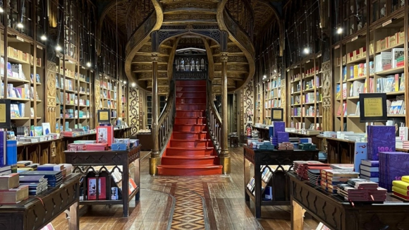 PM garante que edif&iacute;cio da Livraria Lello no Porto vai ser Monumento Nacional