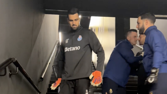 FC Porto: Guarda-redes portistas j&aacute; aquecem no relvado do Est&aacute;dio D. Afonso Henriques