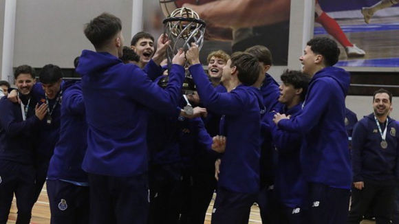 FC Porto (Basquetebol):&nbsp;Sub-18 sagram-se campe&otilde;es distritais de basquetebol