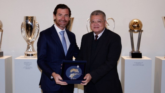 FC Porto (Clube): Drag&otilde;es&nbsp;recebem o embaixador do Vietname no Est&aacute;dio do Drag&atilde;o