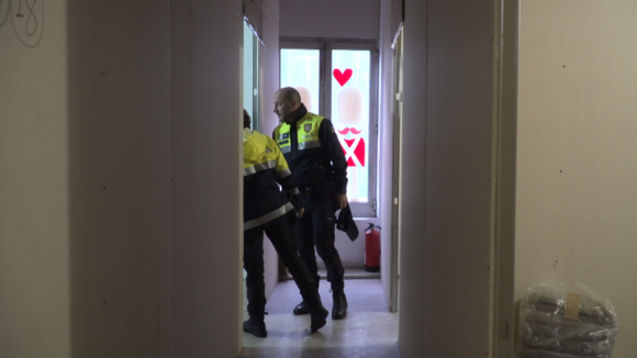 Alojamento ilegal que ter&aacute; albergado dezenas de imigrantes selado no centro do Porto