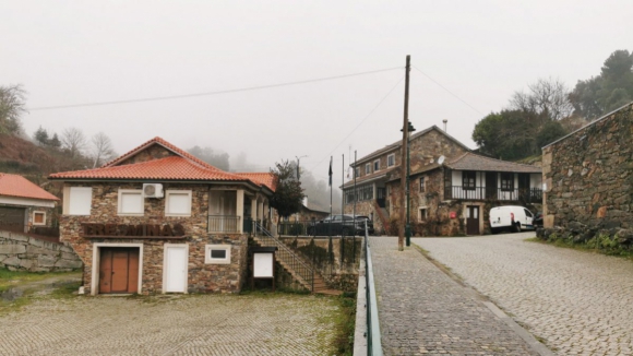 Aldeia de Vila Pouca de Aguiar aquecida por biomassa em projeto fronteiri&ccedil;o