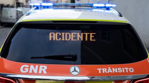 Choque em cadeia faz cinco feridos ligeiros na A32 na Feira