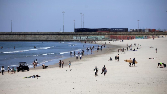 C&acirc;mara diz trabalhar de forma cont&iacute;nua pela qualidade da &aacute;gua da Praia de Matosinhos