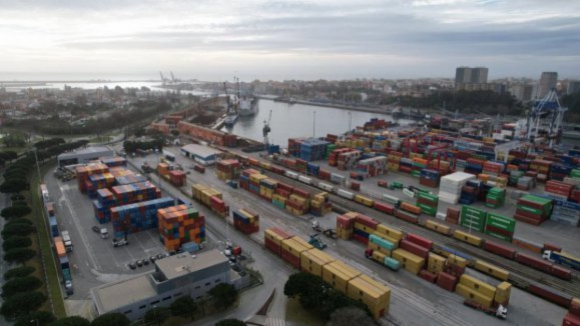Ministro das Infraestruturas garante que plano estrat&eacute;gico para o Porto de Leix&otilde;es &eacute; para avan&ccedil;ar