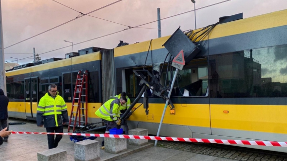 Problemas t&eacute;cnicos no Metro do Porto cortam circula&ccedil;&atilde;o em tro&ccedil;o na Senhora da Hora