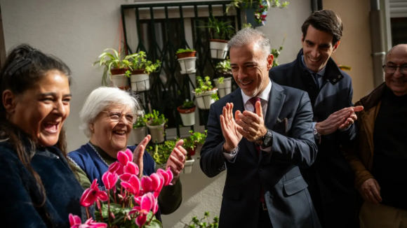 Presidente da C&acirc;mara do Porto quer incentivar mun&iacute;cipes a &ldquo;embelezar&rdquo; as suas ruas