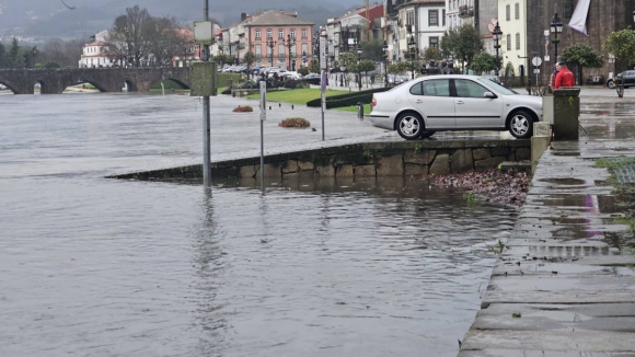 Descargas da barragem de Touvedo inundam Ponte de Lima e Ponte da Barca