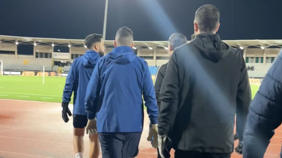 FC Porto: Guarda-redes portistas j&aacute; aquecem no relvado do Est&aacute;dio Municipal de Rio Maior