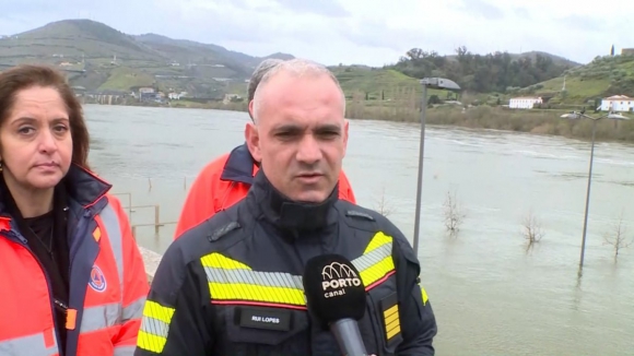 Bombeiros em Peso da R&eacute;gua preocupados com "previs&iacute;vel forte precipita&ccedil;&atilde;o"