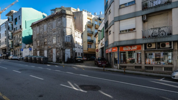 Rua de Cam&otilde;es no Porto com sentido de tr&acirc;nsito alterado durante tr&ecirc;s semanas