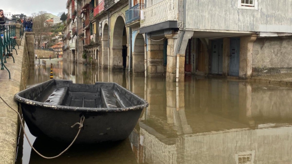 Capitania do Douro aumenta alerta de imin&ecirc;ncia de cheias para vermelho