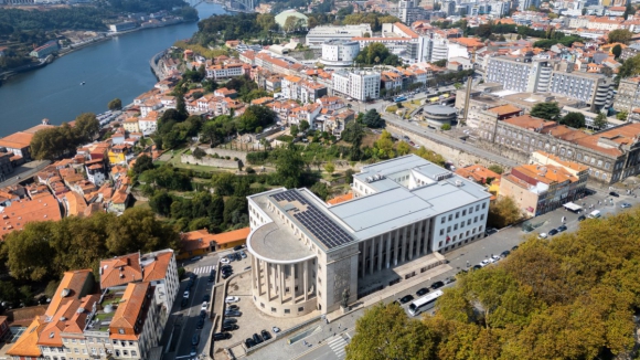 Rela&ccedil;&atilde;o do Porto condena vogal e diretor de empresa municipal da Maia por peculato