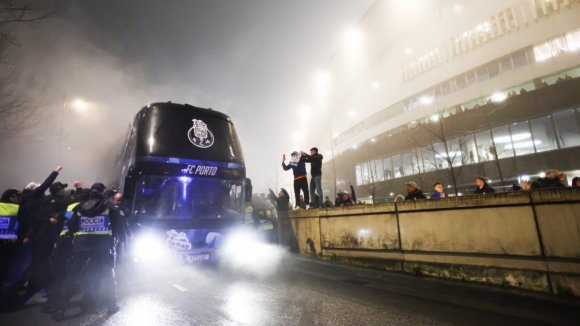 FC Porto: As imagens da chegada da equipa &lsquo;Azul e Branca&rsquo; ao Est&aacute;dio do Drag&atilde;o