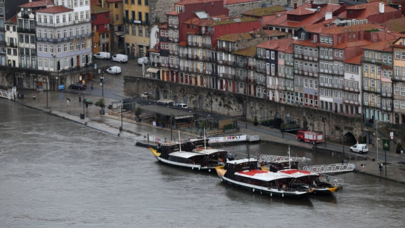 Douro regista subida consider&aacute;vel e espera-se um dia dif&iacute;cil
